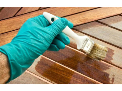 Олія для дерева для зовнішніх робіт: особливості, переваги та вибір