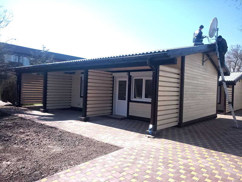 Белый деревянный домик